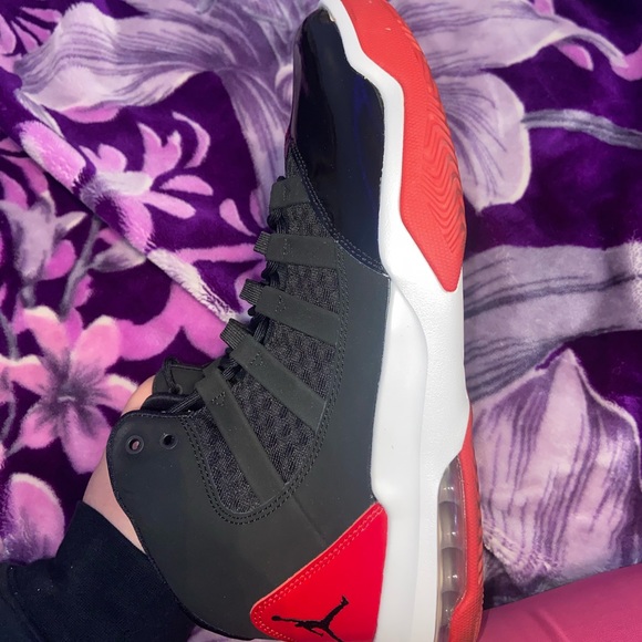 Jordan Max Aura  Size 9.5 mens Style  AQ9084-006  Colorway  BLACK/GYM RED/WHITE